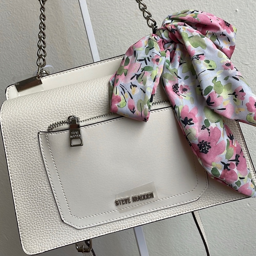 STEVE MADDEN Crossbody Bag. - Picture 2 of 11